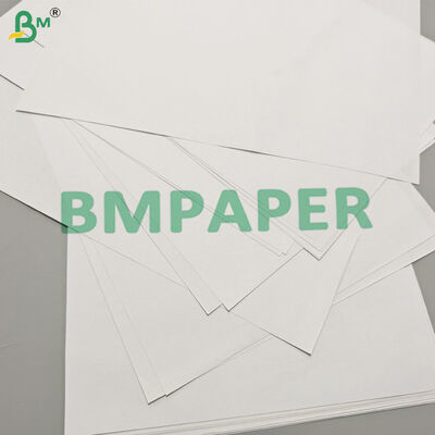 Papel no estucado sin madera de 53 g/m² y 55 g/m² para cuadernos de 64 x 90 cm, opacidad superior