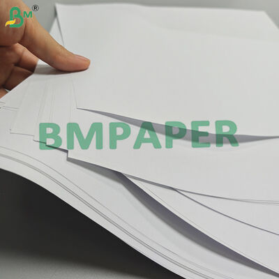 Papel no estucado sin madera de 53 g/m² y 55 g/m² para cuadernos de 64 x 90 cm, opacidad superior